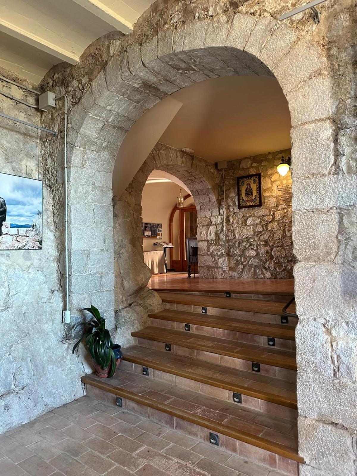 Santuari Mare De Deu Del Mont Restaurant-Hostatgeria Otel Beuda Dış mekan fotoğraf